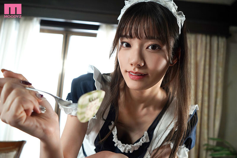 24時間奉仕でムレムレになった長～い脚で何発も何発もヌイてくれる黒ストッキング痴女メイド 宮下玲奈 1枚目