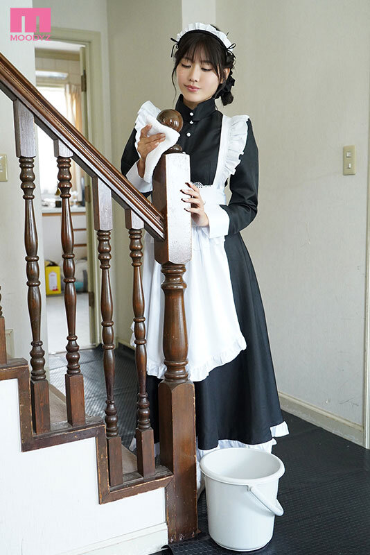 家事も何でもこなす完璧メイドが退屈しのぎに始めた遊びは主人(オレ)を耳元囁き誘惑すること… からかい上手なメイドの焦らし舐めに懇願中出ししまくった妻が不在の3日間。 神宮寺ナオ 1枚目