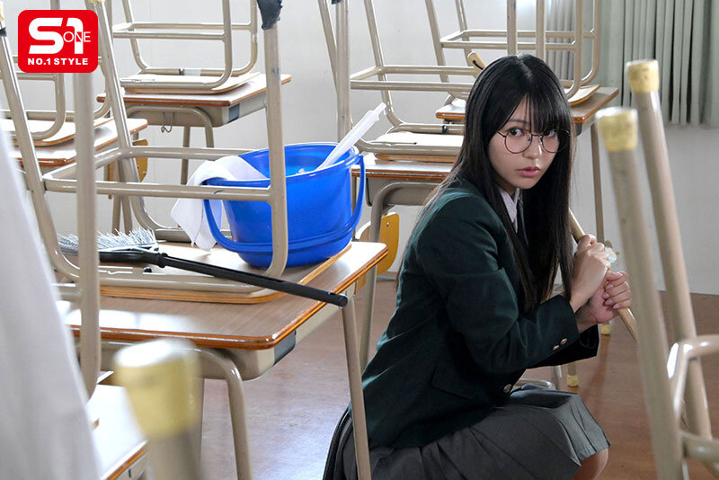 清楚系に見えてエロ妄想癖の文学女子と二人きりになったら…耳元でスッゴイ淫語囁かれながら強●勃起でヤラレちゃう。 浅野こころ 2枚目