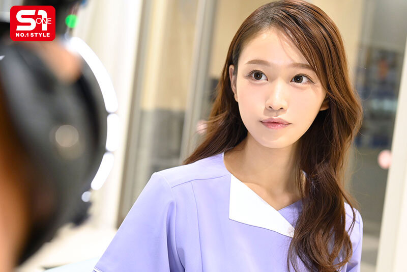 強靭な射精依存の暴走チ●ポ達を手厚く受け入れ身体を張った全力健診サポートでトロけるような快感射精へ誘う現役看護師 桜みお 1枚目